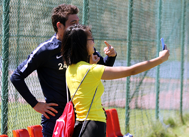 Antrenmana Çinli Konuklardan Baskın