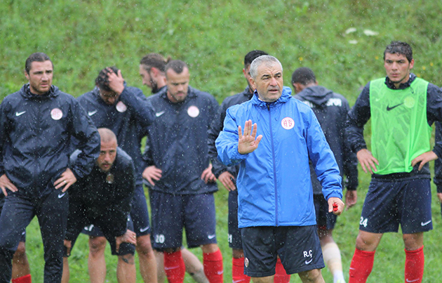 Salzburg Kampı Yağmur Altında Sürdü