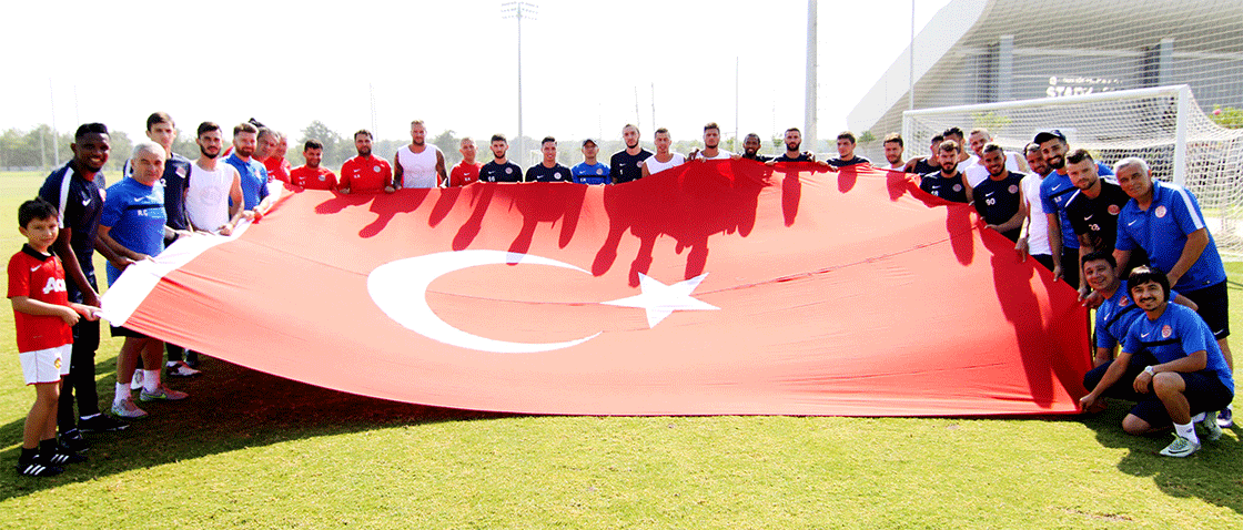 Antalyaspor’dan Türk Bayrağıyla Kutlama