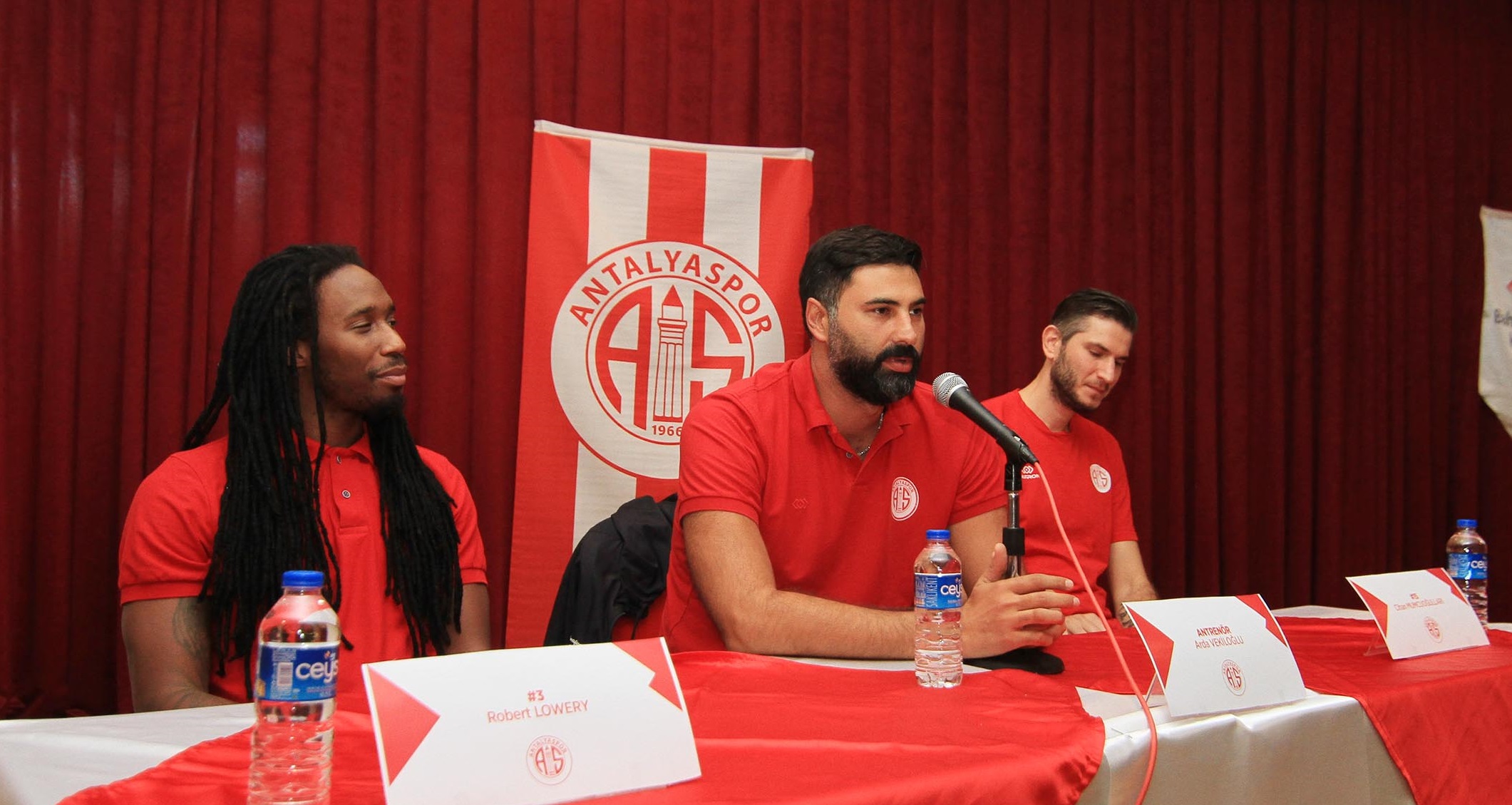 Basketbolcular Öğrencilere Konuk Oldu