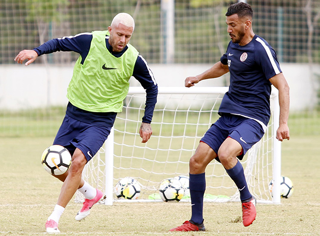 Antalyaspor’da Üç Futbolcu Ayrılıyor
