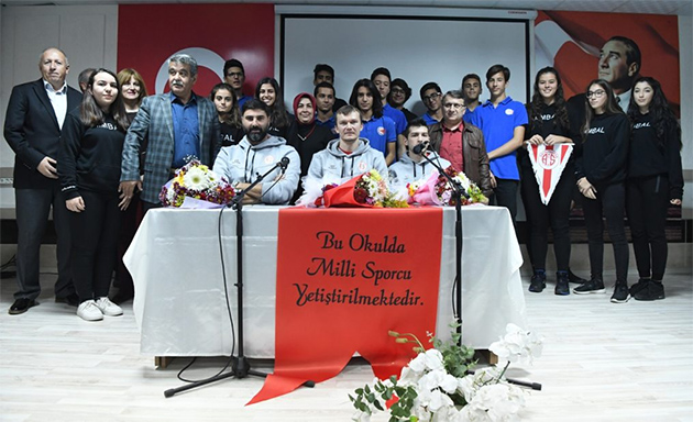 Basketbol Takımı Öğrencilerle Bir Araya Geldi