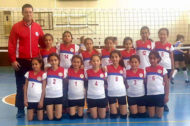 Minik Voleybolcular Galibiyetle Başladı