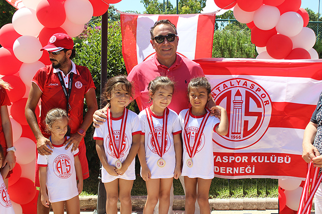 Sporcu ve Aileleri Yemekte Bir Araya Geliyor