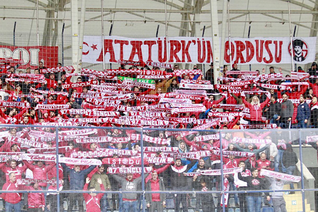Antalyaspor Taraftarından “İzmir Marşı” Tepkisi
