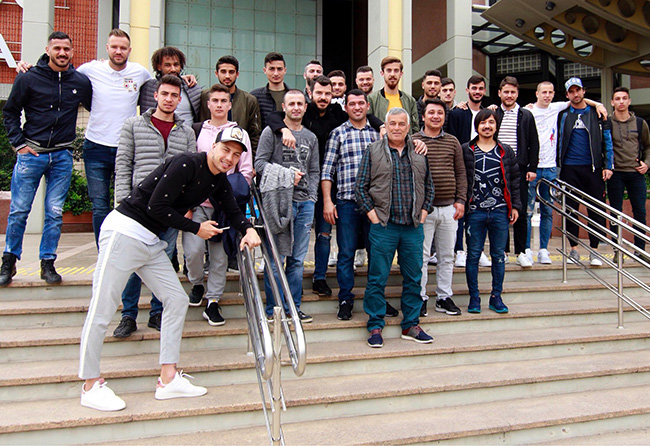 Bu Kez Sağlık Ekibi Futbolcuları Ağırladı