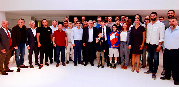 Basketbol Takımı, Akşam Yemeğinde Buluştu