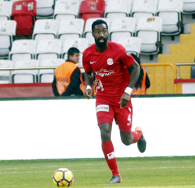 Djourou’ya İtalya’dan Teklif Geldi