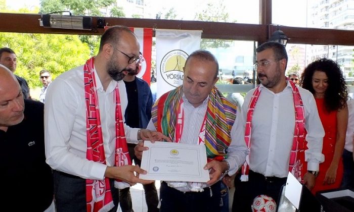 Bakan Çavuşoğlu Ortak Kahvaltıda Ağırlandı