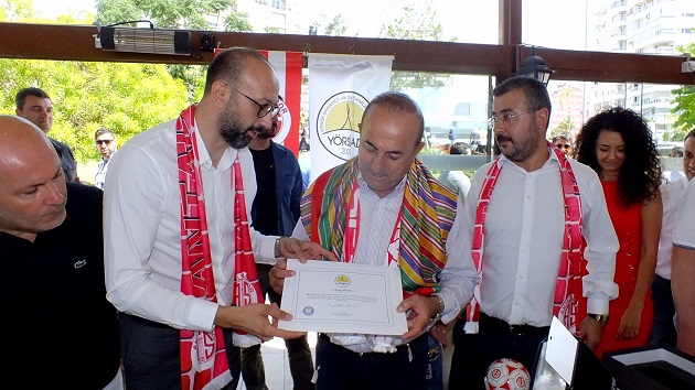 Bakan Çavuşoğlu Ortak Kahvaltıda Ağırlandı