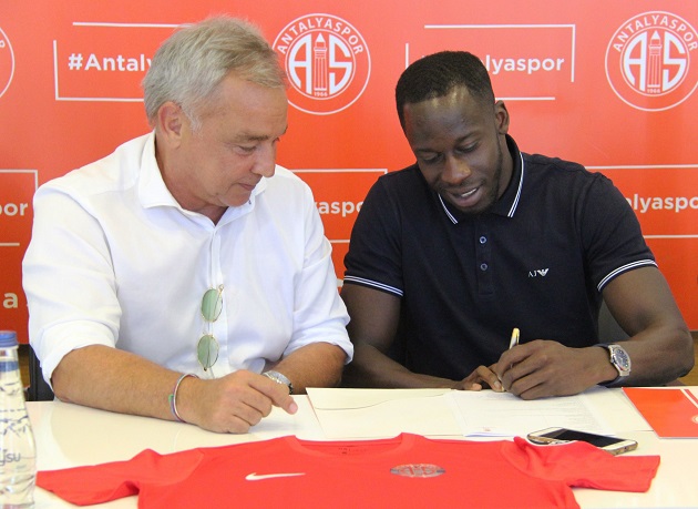Cissokho İmzayı Attı