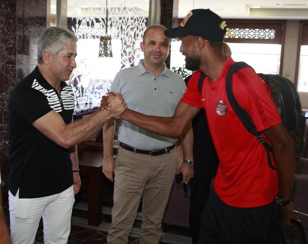 Antalyaspor’u Hollanda’ya Yöneticiler Uğurladı