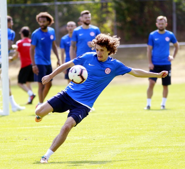 Hollanda Kampı Şut Çalışmasıyla Sürüyor