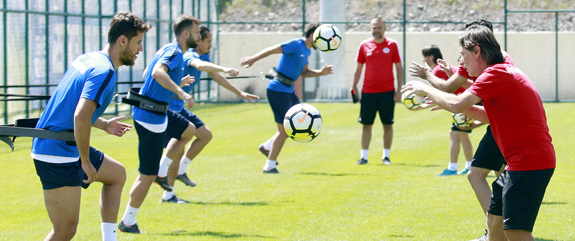Antalyaspor 6 Futbolcuyla Çalıştı