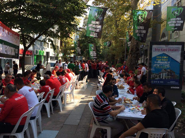 Hodri Meydan Grubundan Taraftarlara Kahvaltı Organizasyonu