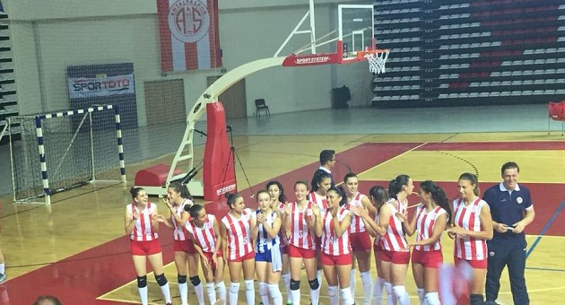 Voleybol Takımı Lige Galibiyetle Başladı