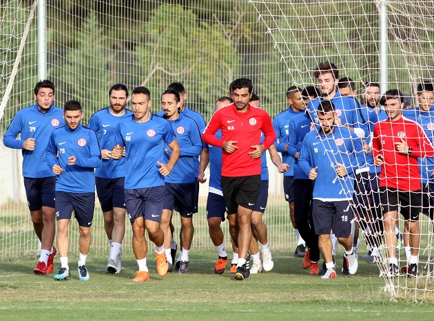 Süğlün: “Mevcut Kadroyla Devam Edeceğiz”