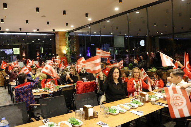 Antalyaspor’un Altyapı Antrenörlerine Kaynaşma Yemeği