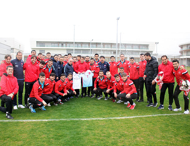 İşitme Engelliler Futbol Takımından Antalyaspor’a Ziyaret