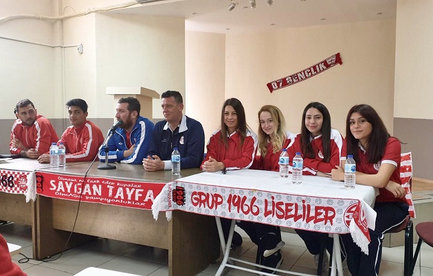 Hentbol ve Voleybol Takımı Gençlerle Buluştu
