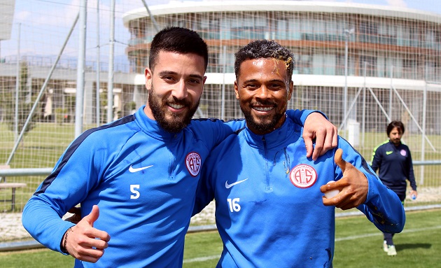 Antalyaspor’da Çifte Doğum Günü Kutlaması