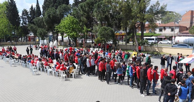 Akhisarspor Taraftarlarından Taraftarlarımıza Yemek İkramı