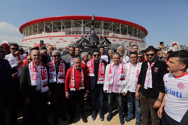 Akrep Heykeli Törenle Açıldı