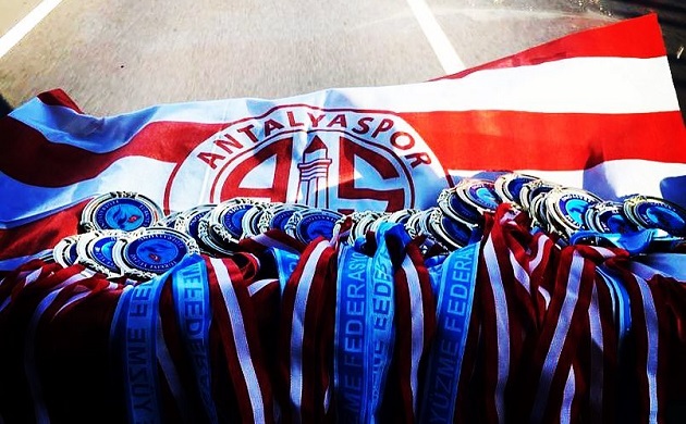 Antalyaspor Yüzme Takımı İzmir Yarışlarına Damga Vurdu