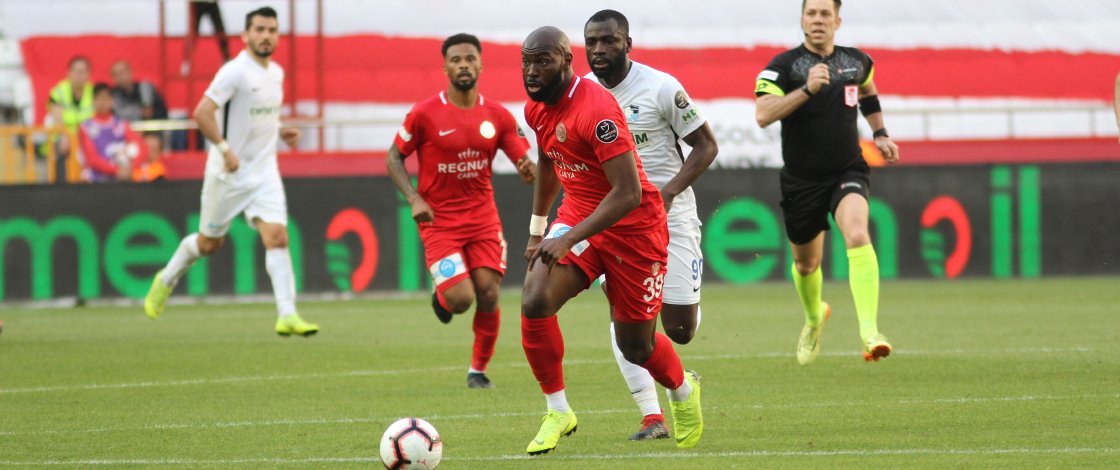 Antalyaspor’un Ligdeki Forma Tercihi Beyaz ve Kırmızı Oldu