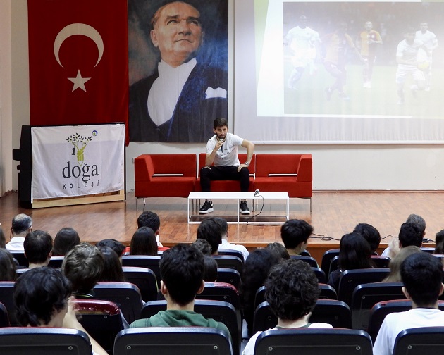 Doğukan Sinik Gençlerle Buluştu