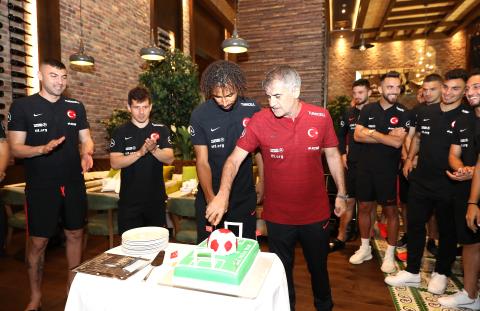 Nazım Sangare’nin Doğum Günü A Milli Takım’da Kutlandı