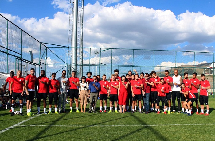 Antalyaspor Mavi Kurdele Taktı