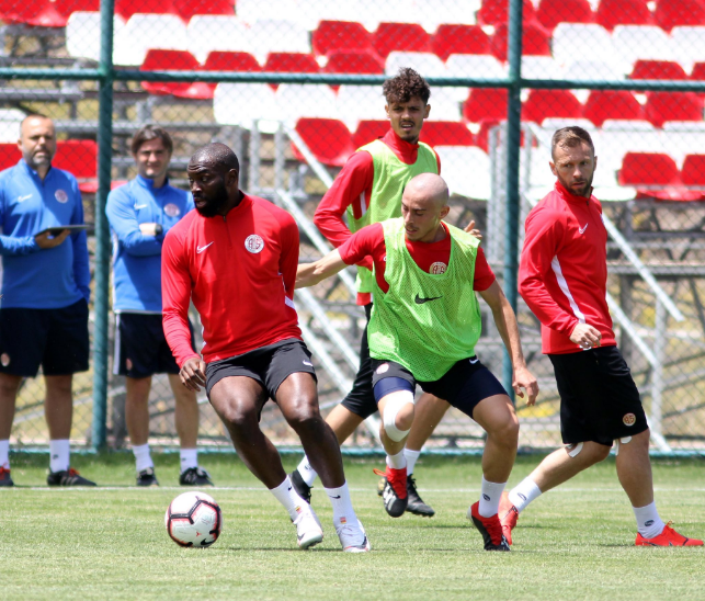 Antalyaspor Erzurum’da Günü Tek Antrenmanla Tamamladı