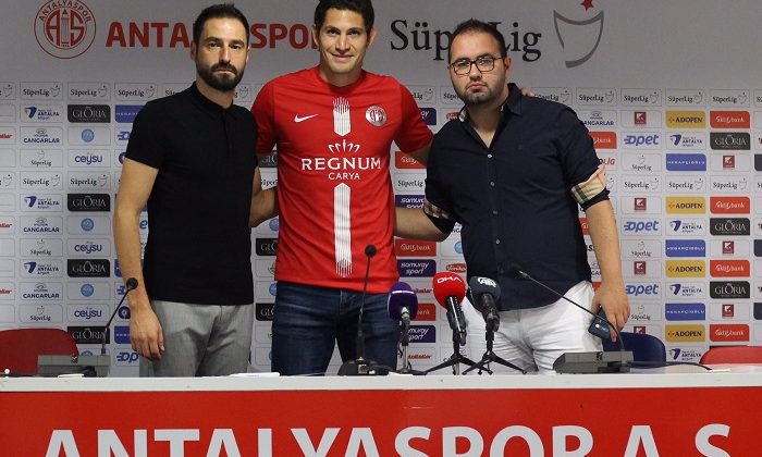 Gustavo Blanco Leschuk Sözleşme İmzaladı