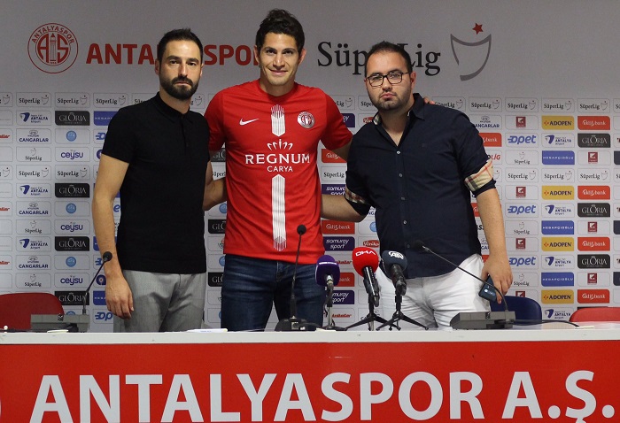 Gustavo Blanco Leschuk Sözleşme İmzaladı