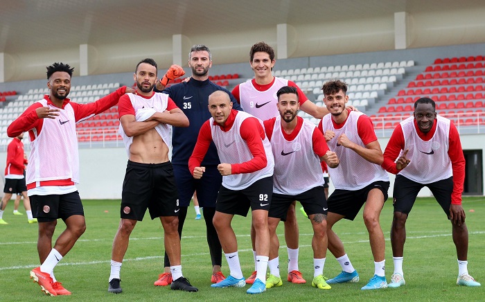 Antalyaspor Günün İlk İdmanını Sahada Gerçekleştirdi