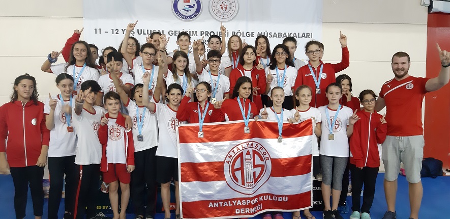Yüzme Takımı Mersin’de Madalyaları Topladı