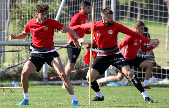 Antalyaspor Günü Çift Antrenmanla Geçiriyor