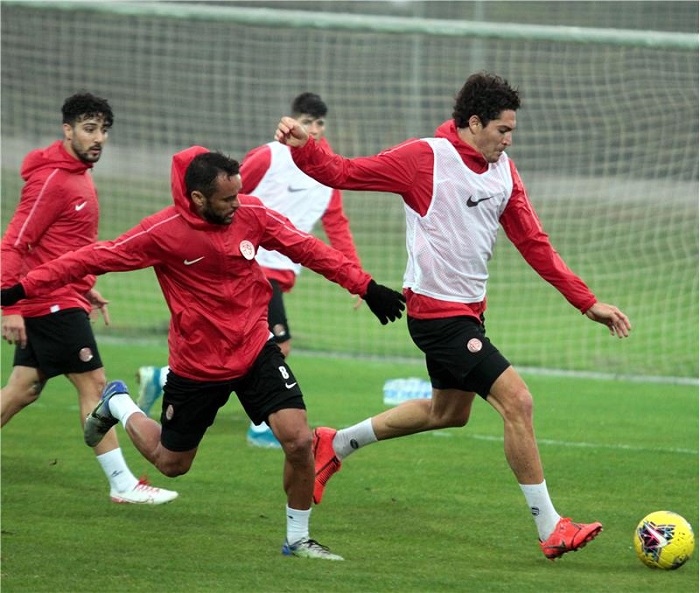 Akşam Antrenmanı Yağmur Altında Yapıldı