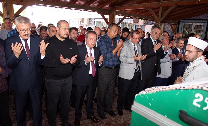 Ayşe Karabulut Toprağa Verildi