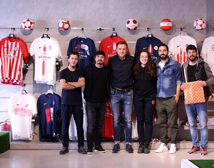 Stjepan Tomas’tan Antalyaspor Store’a Ziyaret