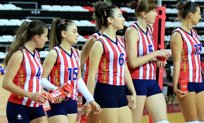 Minik Voleybolcular Voleybol Şenliğinde Buluştu