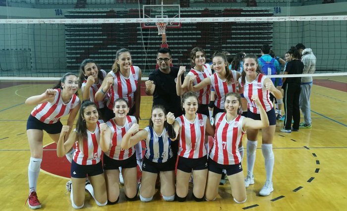 Voleybol Genç Kız Takımı Yarı Finale Yükseldi