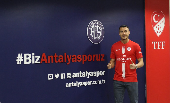 Adis Jahovic Resmi İmzayı Attı