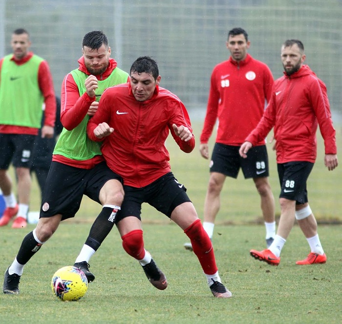 İH Konyaspor Hazırlıkları Yağmur Altında Sürdü
