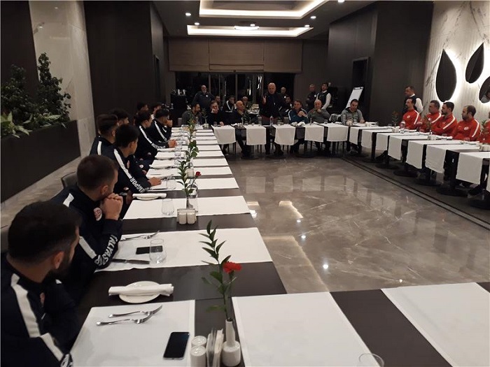 Fikret Öztürk ve Yöneticiler Takım İle Bir Araya Geldi