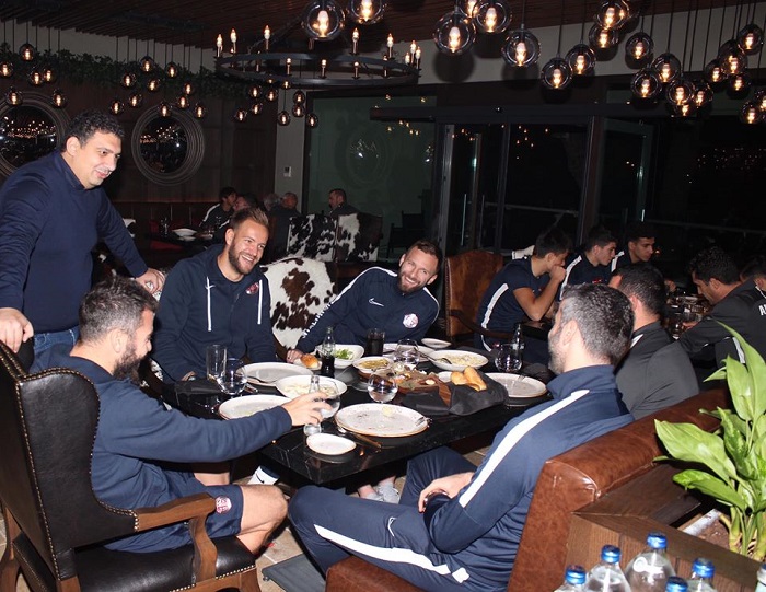 Yönetim ve Takım Akşam Yemeğinde Bir Araya Geldi