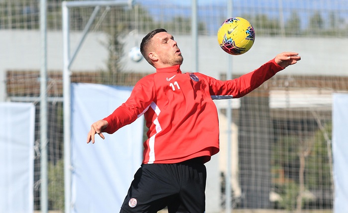 Lukas Podolski için ‘İmza Günü’ Düzenlenecek
