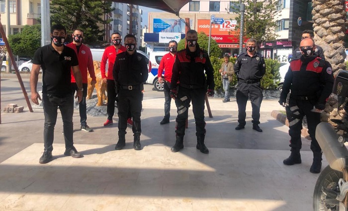 07 Gençlik Maske Dağıtımlarına Başladı