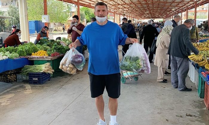 Lukas Podolski Semt Pazarına Gitti